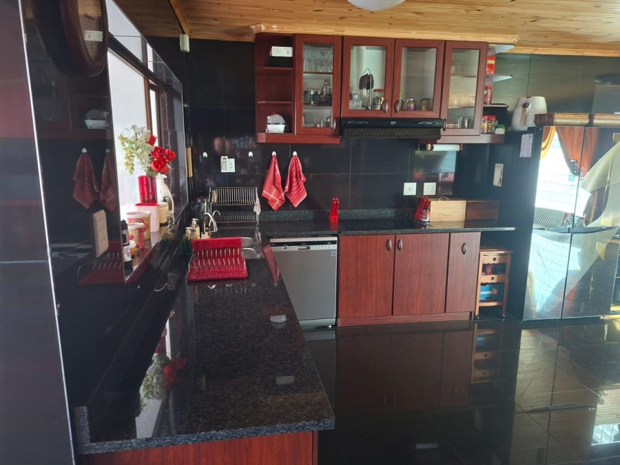 5 Bedroom Property for Sale in Protea Heights Western Cape